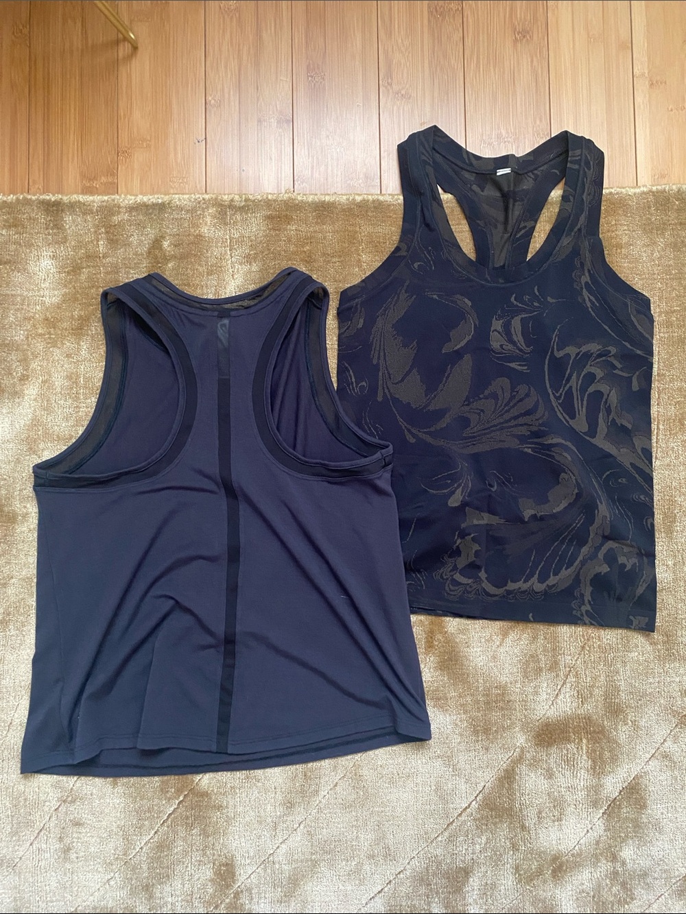 Set of two Athleta tops one momentum and one with mesh lining size xxs/xs